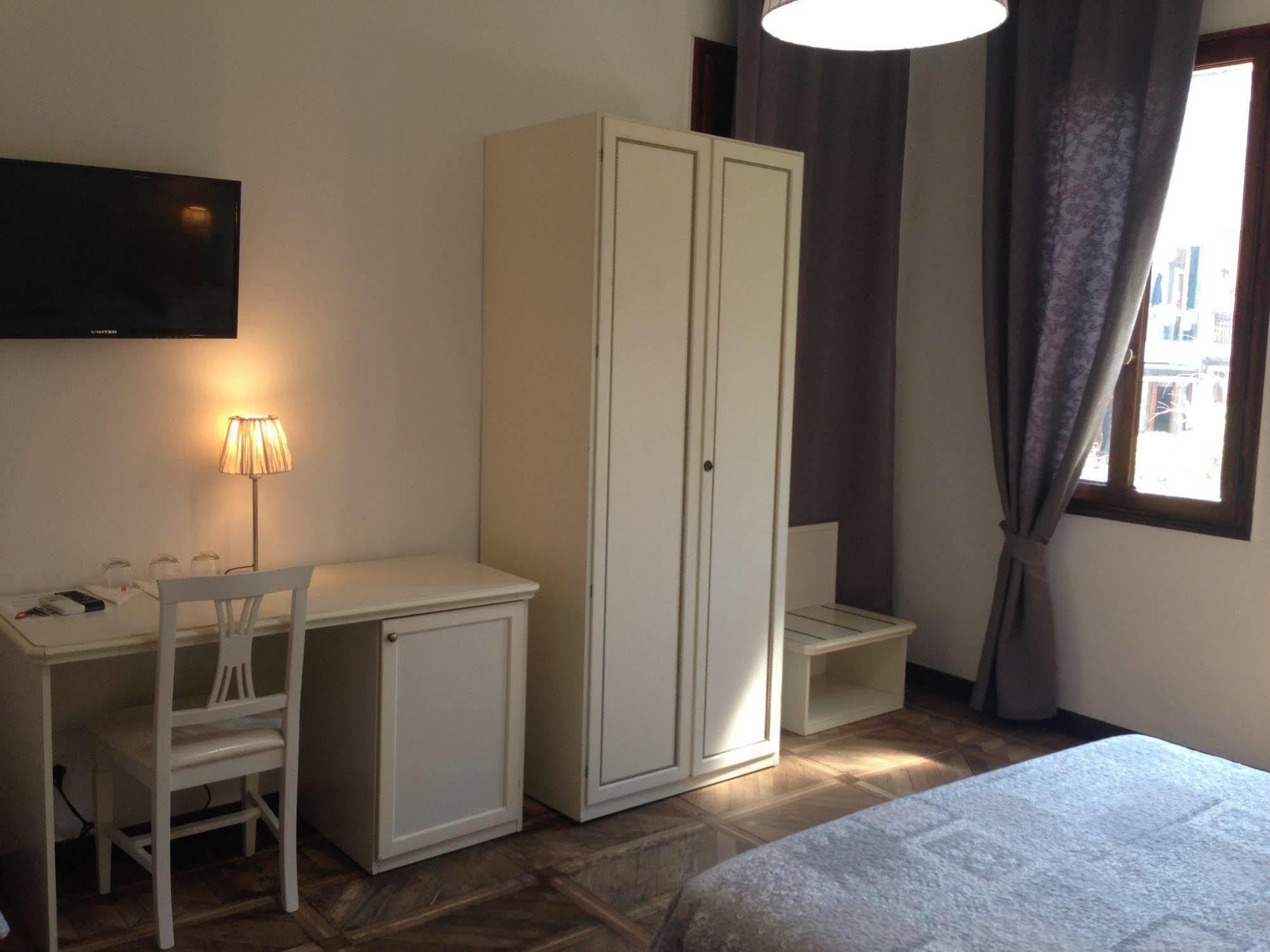 Guest House Loredana Venice Exterior photo